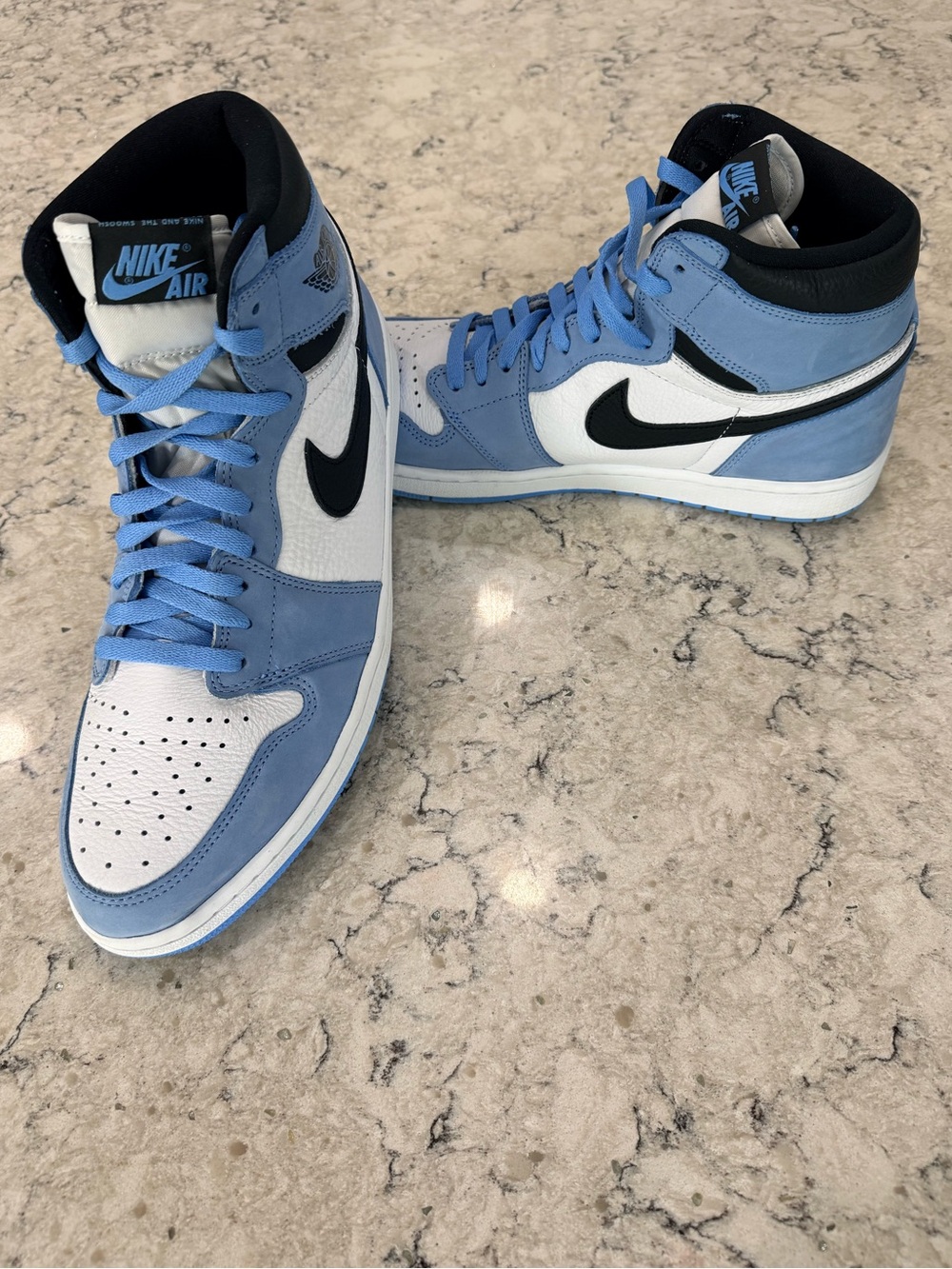 Size 13 x Jordan 1 Retro High OG University Blue - 555088-134